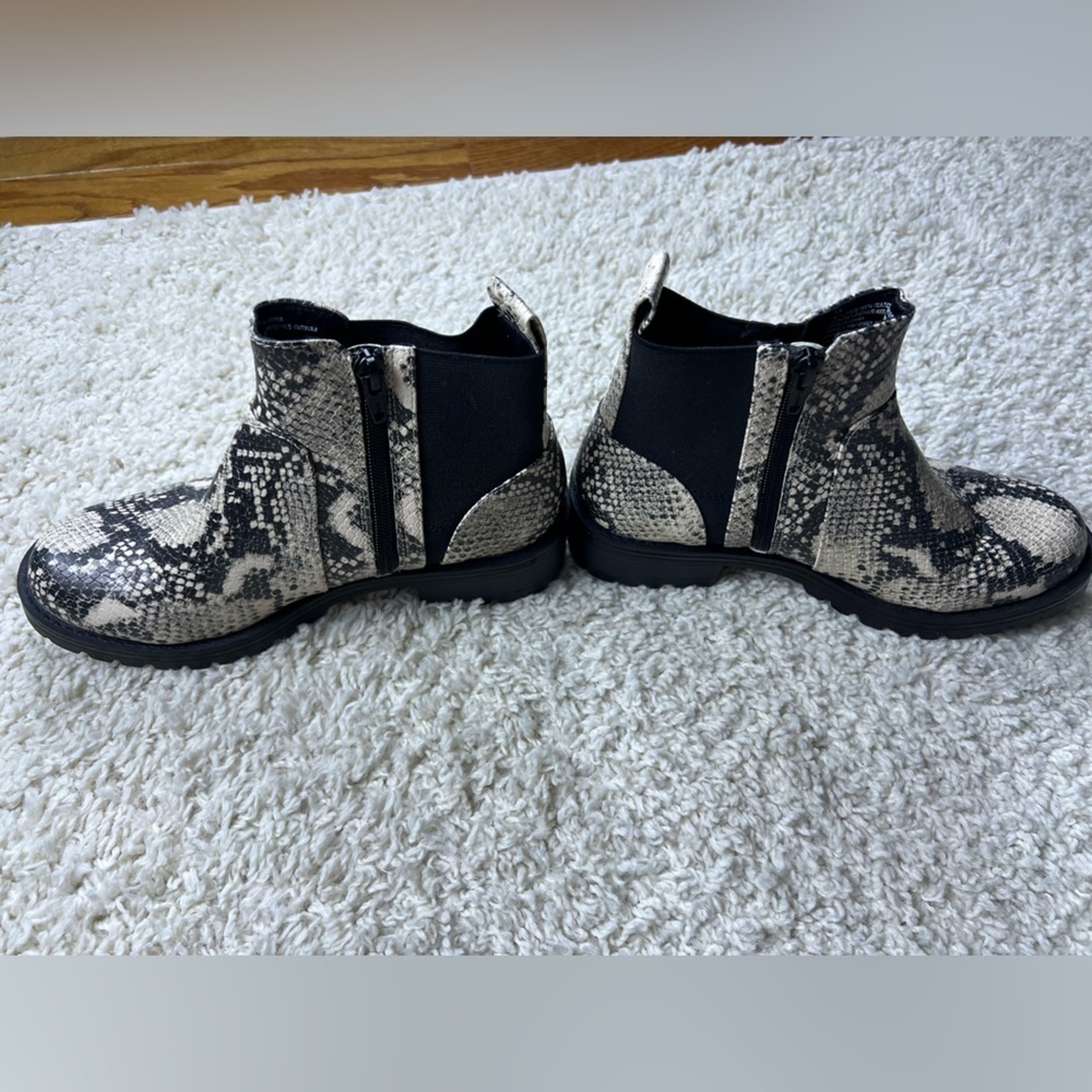 Women’s 7.5 Snakeskin Ankle Boots NEW - Picture 5 of 8